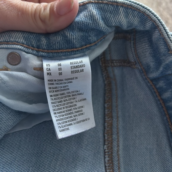 American Eagle Crop Jeans - Picture 5 of 6